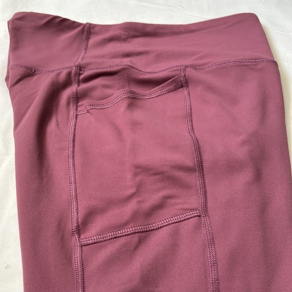 RBX Capri length leggings in violet purple with side pockets. Size M. NWOT - Picture 2 of 4